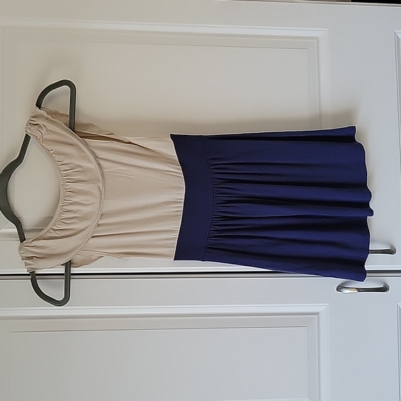 Soprano flowy colorblock with front crochet detail size XS in taupe/navy color - Picture 3 of 3